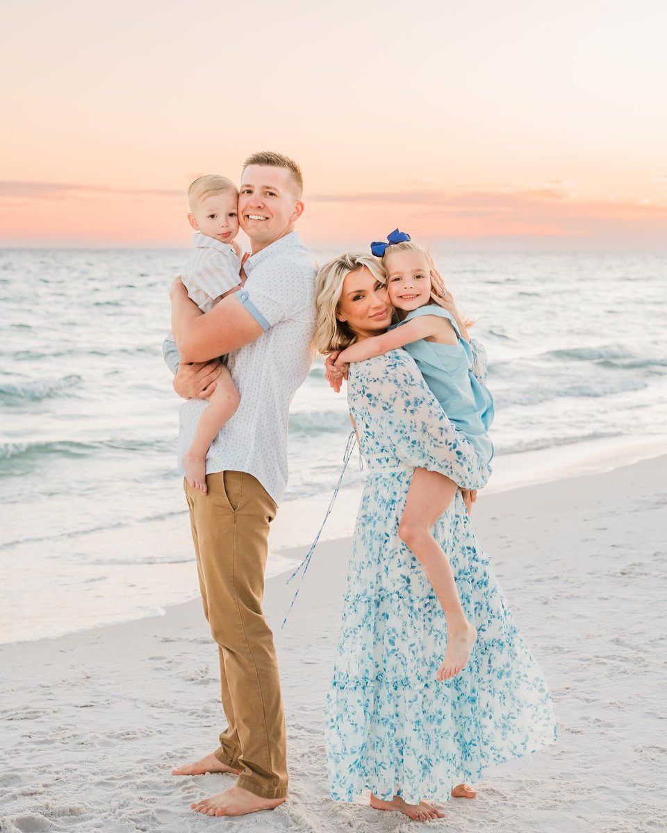new family memories: now loading ⏳ plan your next family vacation in #SouthWalton! your personal planning resources await: ow.ly/neyN50RvTb2 📸: whitneywhitephotography on Insta