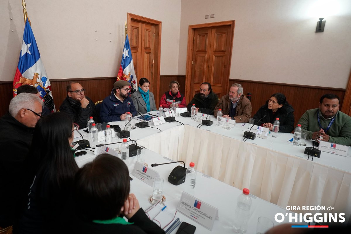 Presidente @GabrielBoric inicia #GiraOhiggins en Peralillo, reunido junto a autoridades locales y regionales, ministra @JLopezSaffie, ministro @TValenzuelaVT y subsecretaria @FranPeralesF para fortalecer el trabajo conjunto en materias que son de interés de la región.