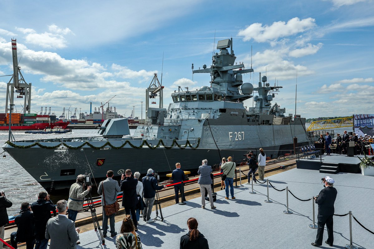 WarshipCam's tweet photo. Future German Navy Braunschweig-class corvette FGS Karlsruhe (F267) being christened today in Hamburg, Germany - May 7, 2024 #fgskarlsruhe #f267
SRC: TW-@BMVg_Bundeswehr https://t.co/etF0RgSXR4