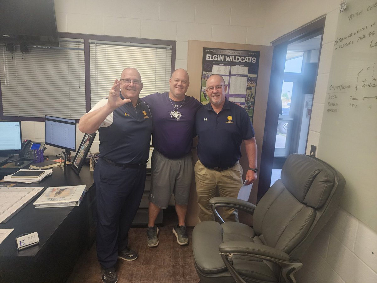 Thank you to @tamuc Football & @coach_jackwelch & @CoachTWelch12 for stopping by Elgin to recruit our @etxhsfb players!! TAMU Football is on the rise with not one but TWO Welch brothers! #StraightLineRecruiting #txhsfb @THSCAcoaches