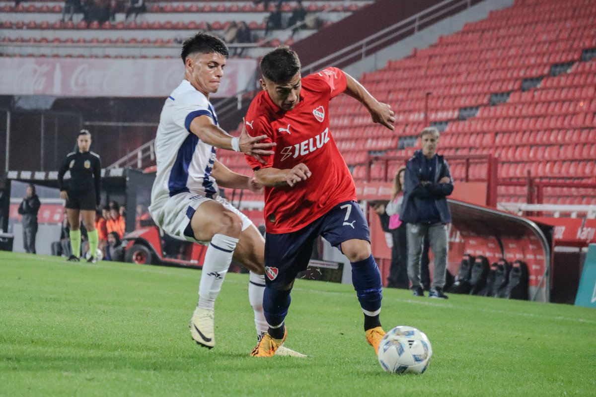 🔛 Ya se juega el segundo tiempo de la #Reserva en el Estadio LDA-REB #Independiente 0 - 0 Talleres Seguilo en vivo ➡️ lpfplay.com #CopaProyección #TodoRojo 🔴