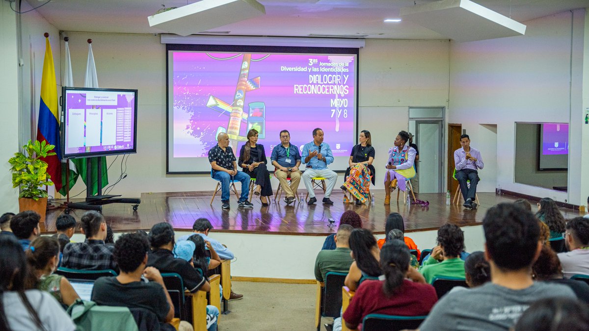 Después de la jornada de trabajo, el secretario ejecutivo, Harvey Suárez, participó en las Jornadas de la diversidad y las identidades, dialogar y reconocernos en el <a href="/tecdeantioquia/">TdeA</a>, donde expuso el trabajo que hace la JEP para implementar el enfoque restaurativo en los procesos
