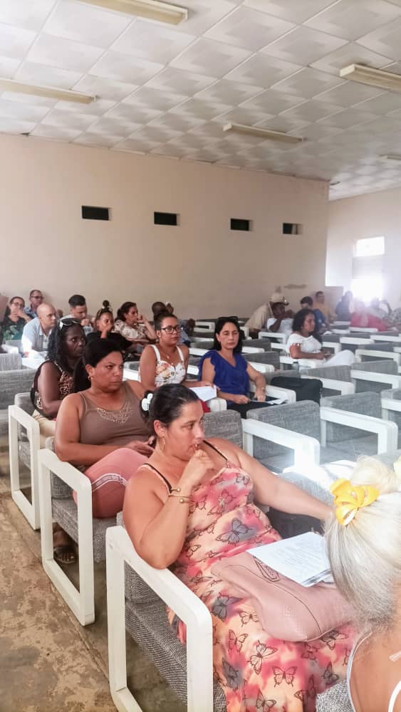 El TMP #CiegodeAvila intercambió #hoy  con delegados y representantes de los Consejos Populares 'Indalecio Montejo' y 'Ceballos' sobre el resultado del ejercicio integral de control a personas que cumplen sanciones en libertad. #tribunalesavileños #sepuedemuchojuntos