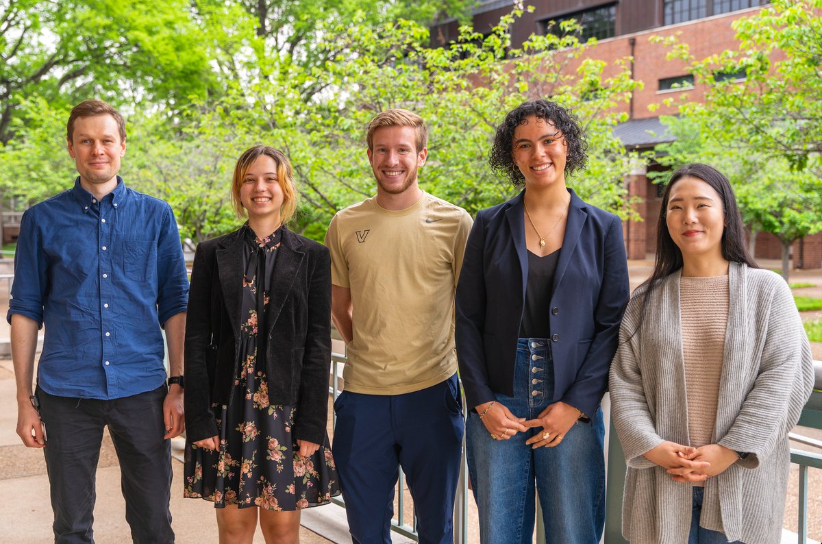 Our lab is growing! I welcome Teresa and Andrew, @VanderbiltU PhD students, to our lab. We are happy to have you on our team