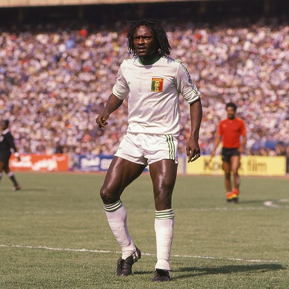 En ce jour de 2012, 12 ans, jour pour jour, Jules François Bocandé, une des plus grandes légendes du football sénégalais (73 sélections, 20 buts) était rappelé à Dieu. Que son âme repose en paix. 🕊️🙏