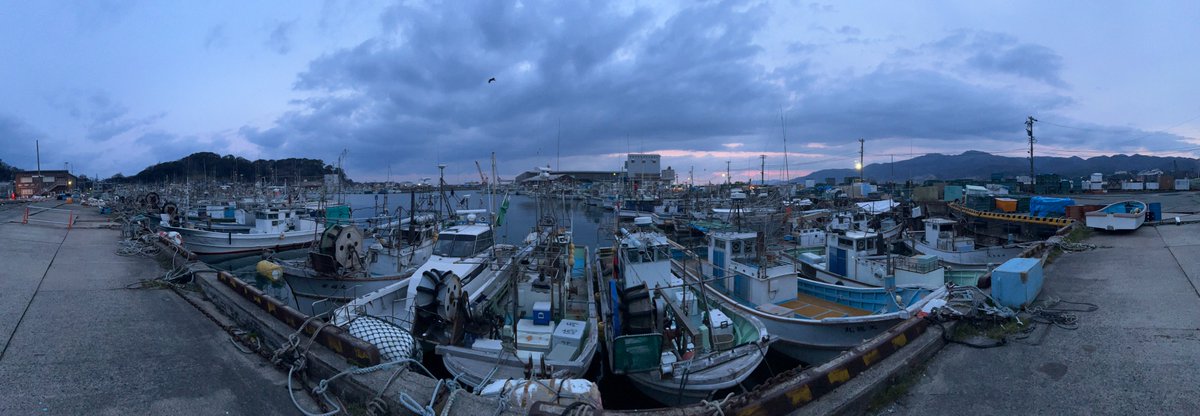 今日も朝がきた。一時暴風雨、荒れた日になりそう。

輪島は漁師町、天候には敏感。NPO輪島朝市の出店者、多くが漁業で生業をたてる家庭の奥さん。だから、板子一枚で頑張る旦那さんを支える意識が高い。…