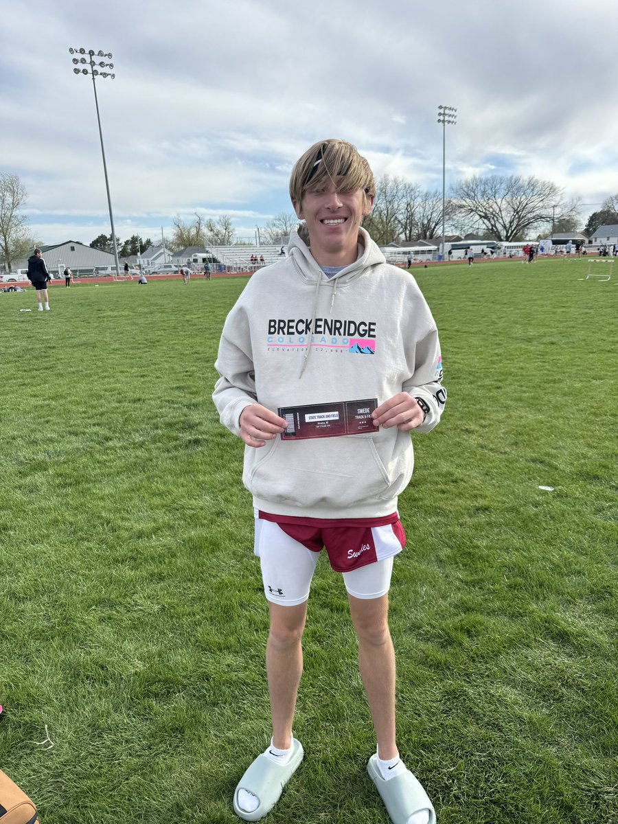 Nate qualified for his 3rd of event of the day for Burke in the 800!!@SwedesAD