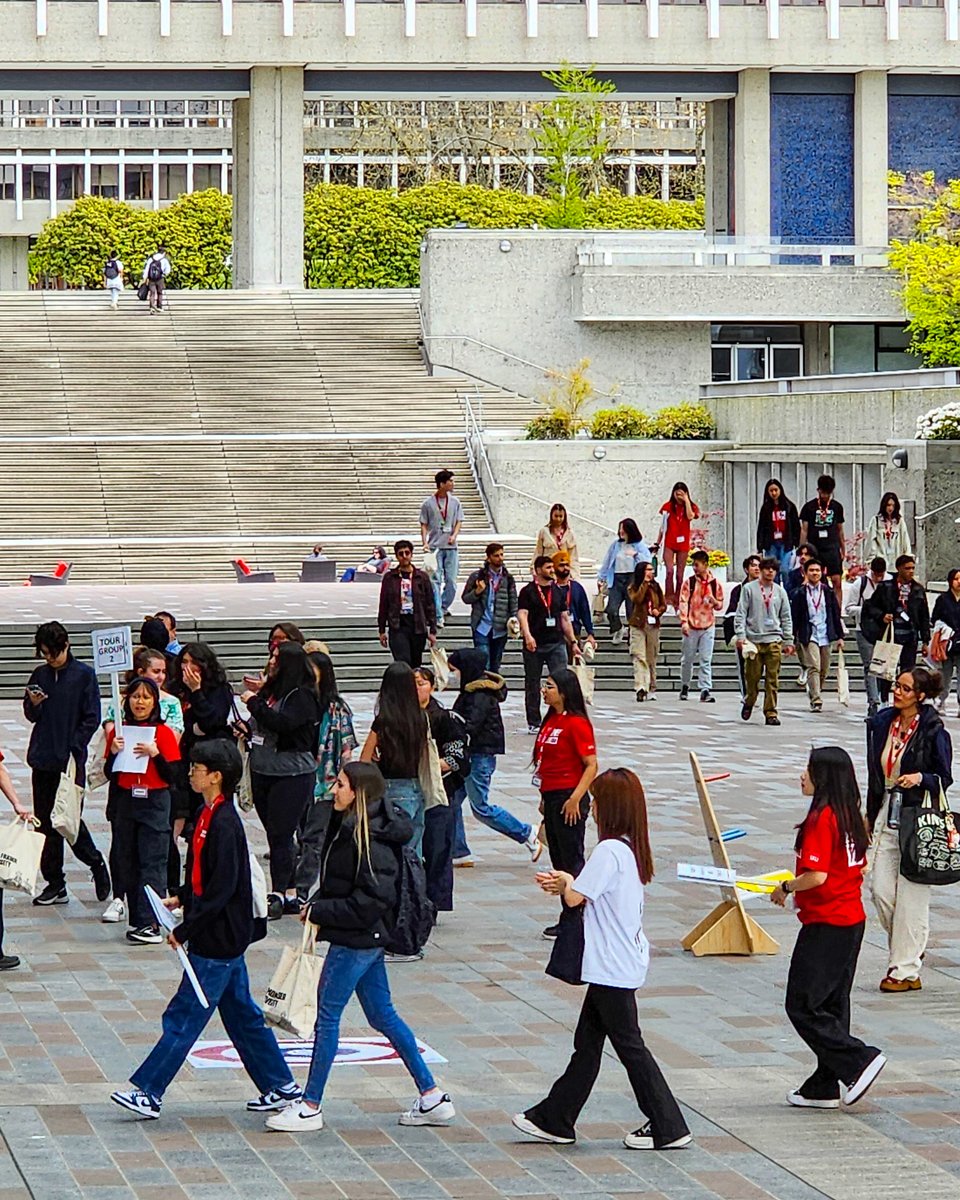 A big, warm welcome to all the new students who are starting their first term at #SFU this summer! 🍁 ☀️