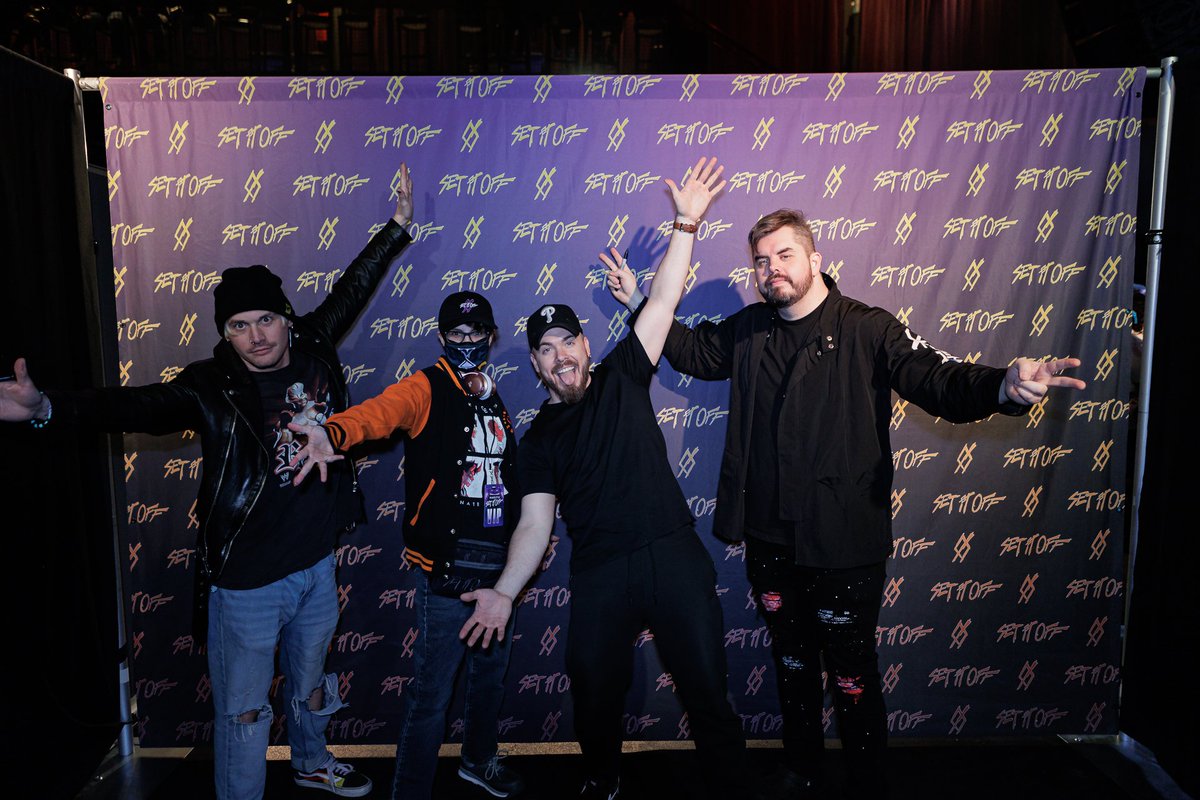 I WAS WONDERING WHERE THIS FUCKING PHOTO WAS HOLY SHIT

Took me a month to figure it out gahd damn

Look at us goobers, this was on April 7th lol
#setitoff #thesummit
