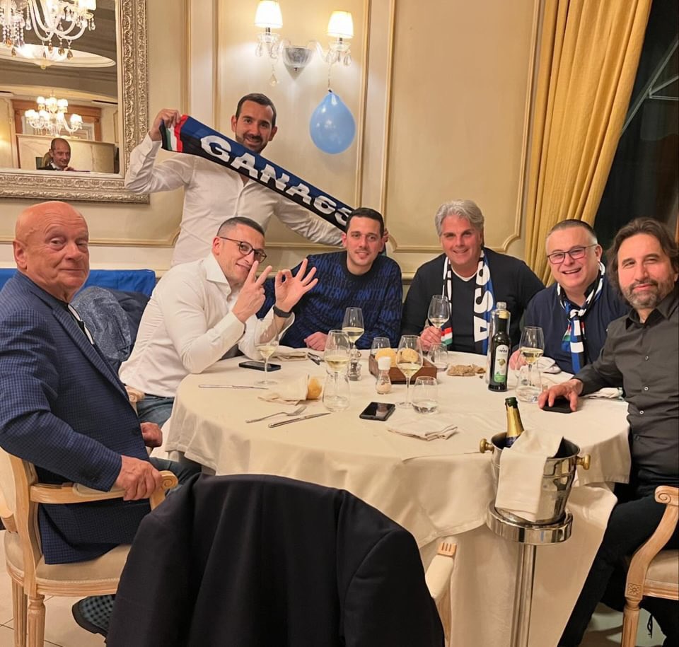 Bett_Calcaterra's tweet photo. La cena ⭐️⭐️ dei soci dell’Inter Club GANASSA di Castellanza (Va)
#InterClub #GANASSA #Inter #scudetto #CCIC https://t.co/ntoOLTdwuR