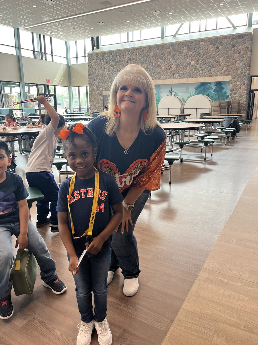 When we both come in our Astros gear we have to get a pic! #DavisDarlings #TeamNBE #ShineALight @HumbleISD_NBE