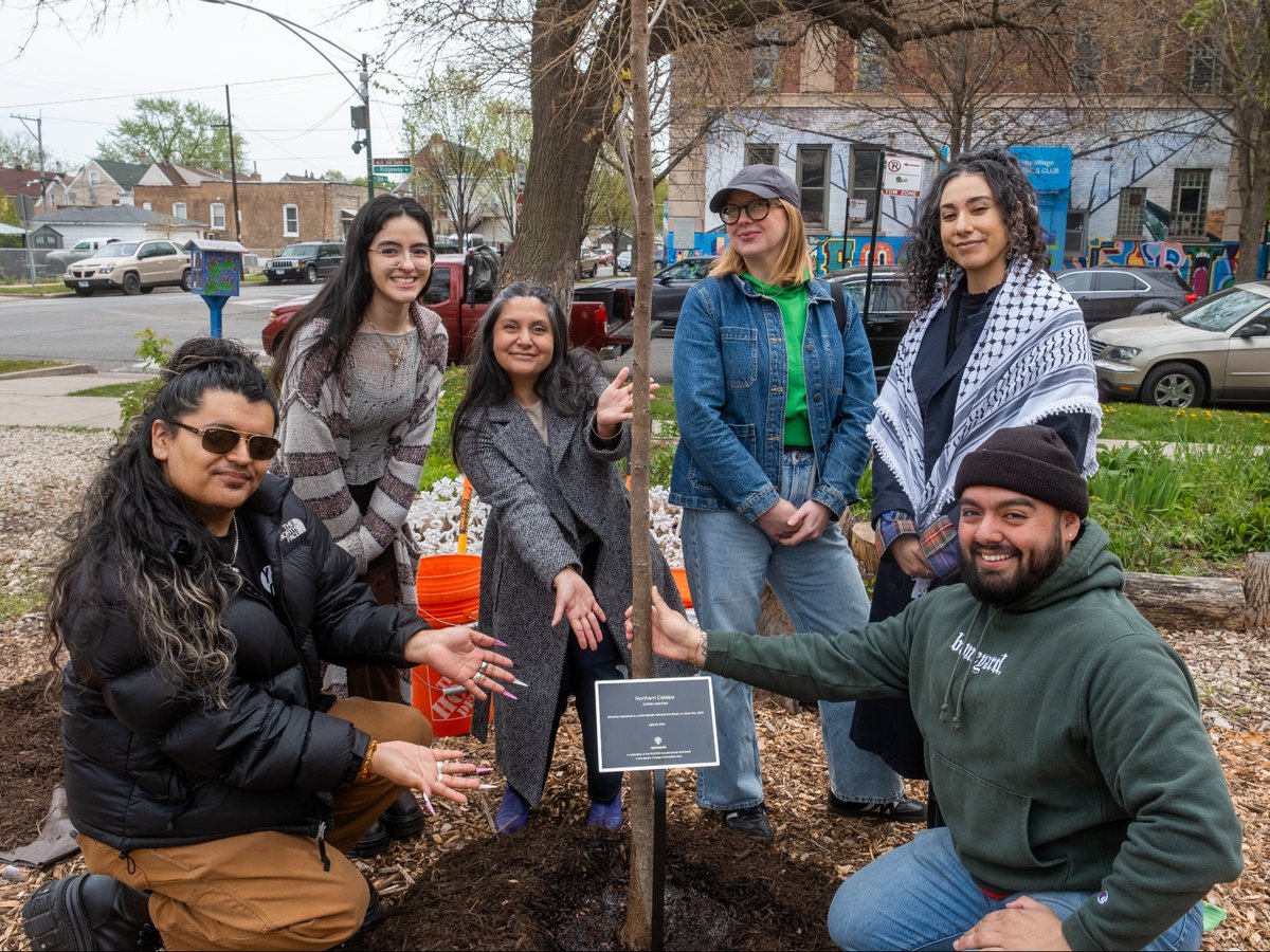 @Openlands celebrated a significant milestone by planting its 10,000th tree in Jardin Malinalli, @yollocalli’s community garden. With support from the Mars Wrigley Foundation and LISC, we helped fund the creation of this beautiful garden. Congrats! 📸: Fernando Ruiz