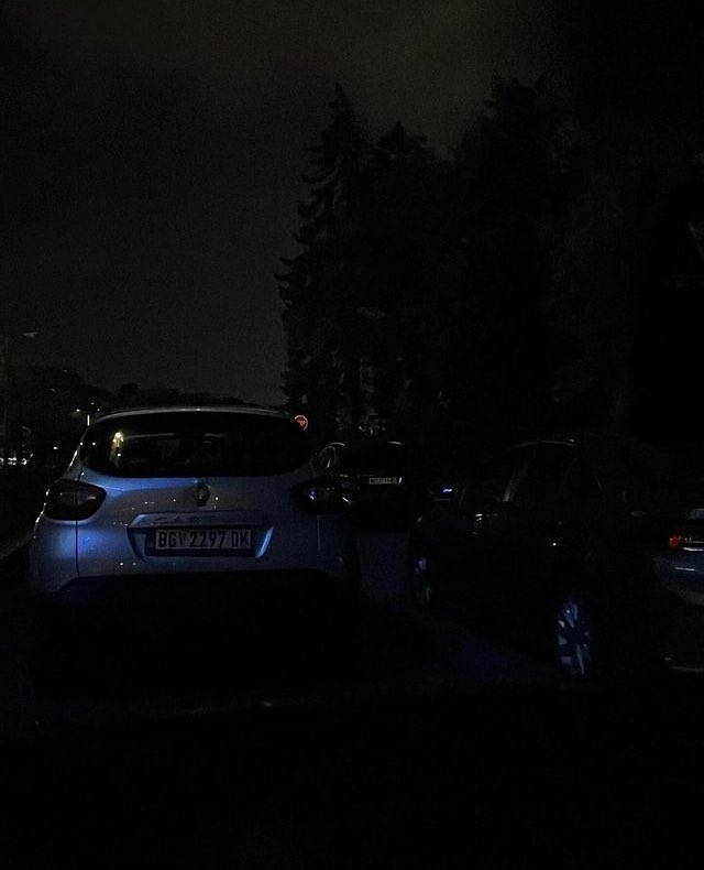 Policija tražila od vozača zaustavljenih na auto putu da ugase svetla dok prođe kineska delegacija?! 📸 via Insta Serbialive