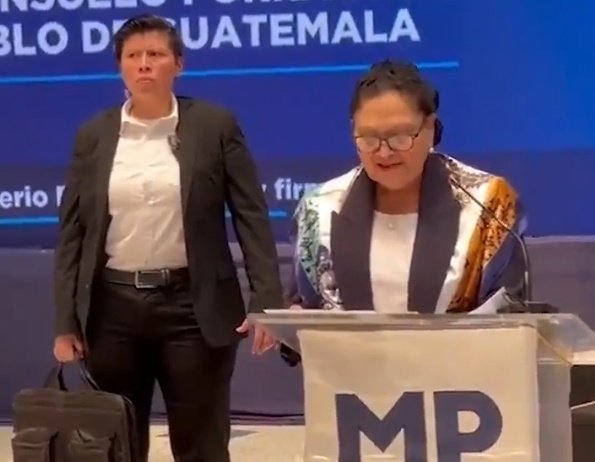 #URGENTE | La @CC_Guatemala amparo provisionalmente a la jefa del @MPguatemala Consuelo Porras para que no sea removida de su cargo.