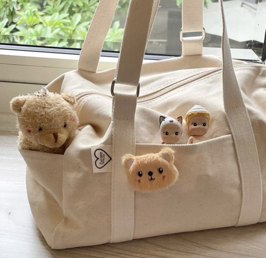 mefguru's tweet image. eh tas gede yang biasa buat gym ini jg lucu deh kalau dipake buat travel bag! multi fungsi banget ga sih jadinya?? 😄