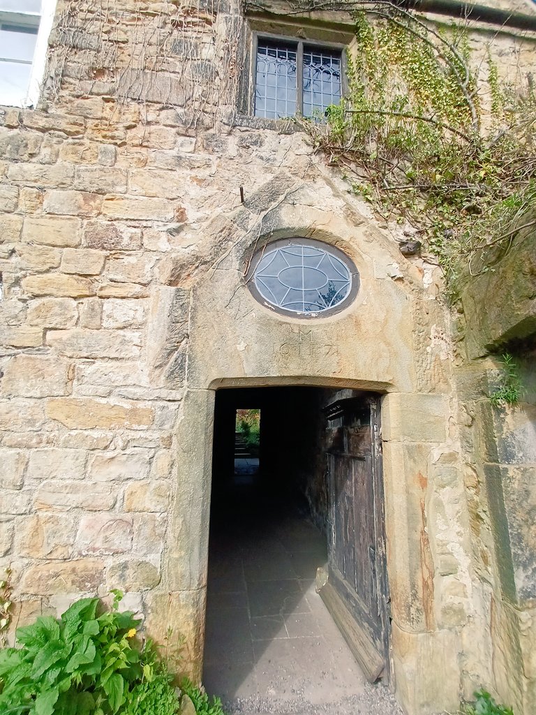 gimbaljaunts's tweet image. #WindowsOnWednesday 
#WednesdayWindow