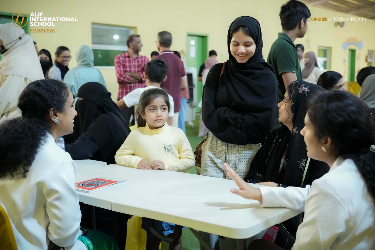 AlifSchoolRiyad's tweet image. The 'Meet and Greet' event, meant for building a rapport and strengthening the  bond between teachers and parents to support the soaring career of young stars, was held at Alif International School, Riyadh.

#meetandgreet2024 #parentsorientationprogram