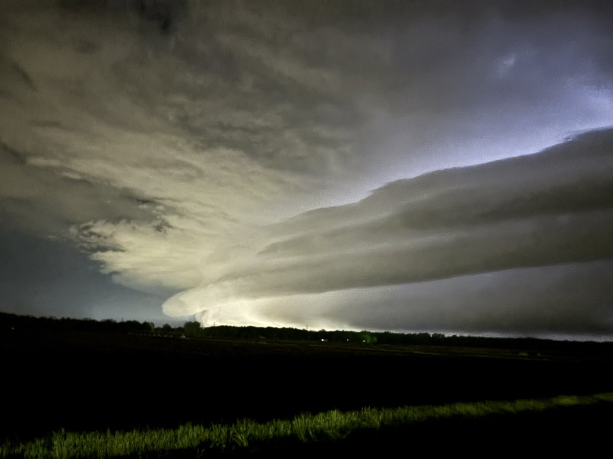 WMstormchaserDB's tweet image. WOW JUST WOW! Humongous shelf cloud in Ottawa County, MI
📍Allendale, MI
@MiStormChasers @NWSGrandRapids @wxblakeharms @ReedTimmerUSA 
#miwx