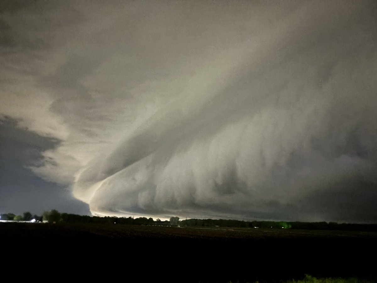 WMstormchaserDB's tweet image. WOW JUST WOW! Humongous shelf cloud in Ottawa County, MI
📍Allendale, MI
@MiStormChasers @NWSGrandRapids @wxblakeharms @ReedTimmerUSA 
#miwx