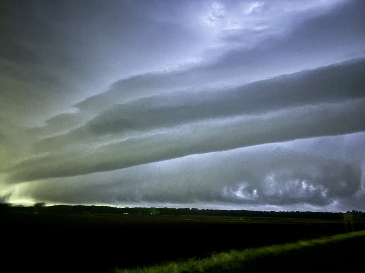 WMstormchaserDB's tweet image. WOW JUST WOW! Humongous shelf cloud in Ottawa County, MI
📍Allendale, MI
@MiStormChasers @NWSGrandRapids @wxblakeharms @ReedTimmerUSA 
#miwx
