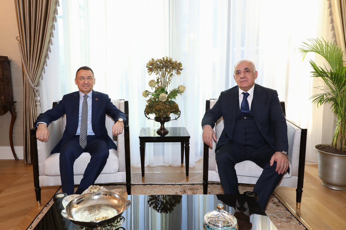 Can Azerbaycan Başbakanı değerli dostum Ali Asadov’un evimizde bizi ziyaretinden büyük memnuniyet duyduk.🇹🇷🇦🇿 Bu dostane ziyaretlerin Türkiye-Azerbaycan ilişkilerinin güçlenerek gelişmesine katkı sunacağına inanıyor, değerli Başbakan’a teşekkürlerimi sunuyorum.