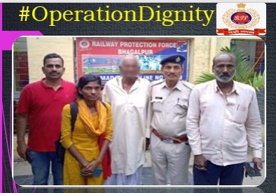 Under #OperationDignity 01 Old Man was rescued from Bhagalpur railway station by RPF and handed over to Family Member.