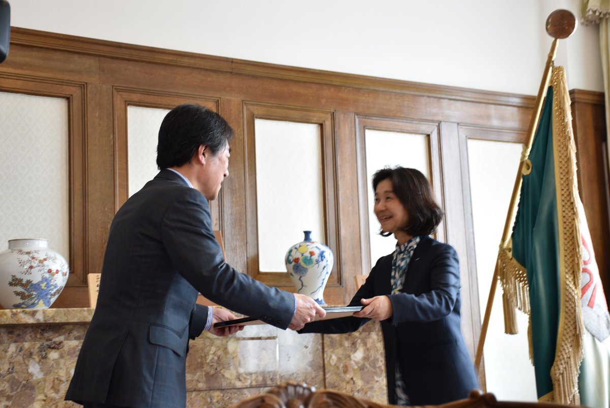 civicforce's tweet photo. サントリーホールディングスから #企業版ふるさと納税 を通じて寄付をいただきました✨
佐賀県からサントリーホールディングスに対し感謝状の贈呈が行われました。同社は #GoodLinks 事業の趣旨に賛同し、今後の事業の発展への協力として寄付を決定されました。
▶ https://t.co/Sl0SSOmNNT https://t.co/mfSsuesJAz