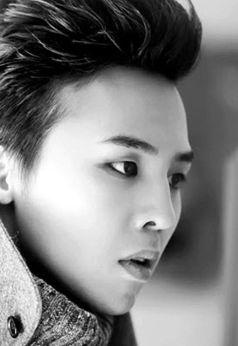 Kwon Jiyong in black and white. Beautiful.