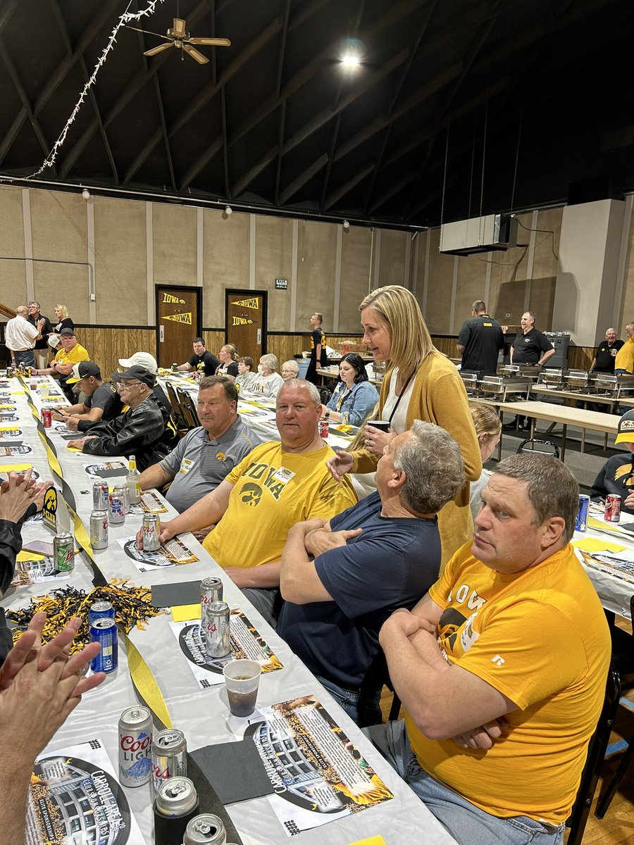 jointheiclub's tweet photo. Thanks for the hospitality, Carroll, Iowa!
What a great night for fans to get to meet and interact with some of our amazing Hawkeye coaches!
#IClub #GoHawks https://t.co/9KSHgnVPdf