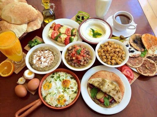 🌞 Good morning! Big road trip today across the dessert 3.5 hours to Al-Ula, an ancient Arabic oasis city - so what better way to start the day than with an Arabic breakfast 🍳 Wishing you a beautiful day 🌞