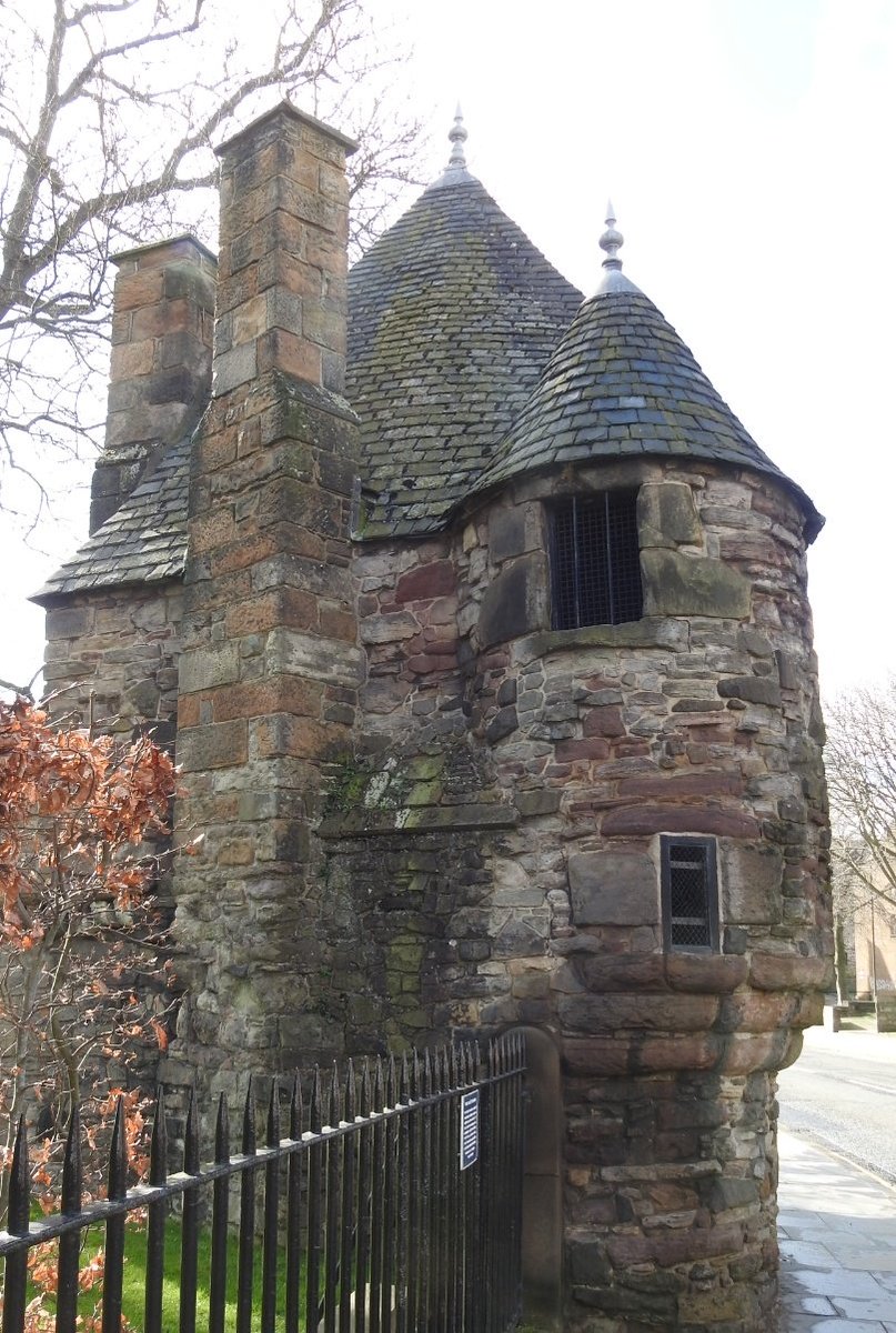 The so-called 'Queen Mary's* Bathhouse', which was actually a Pavilion or Summer House, situated by the boundary wall of the King's Privy Garden of #HolyroodHouse (*Mary Queen of Scots). 'A highly unusual and very rare late 16c survival.' (Canmore) #WindowsOnWednesday