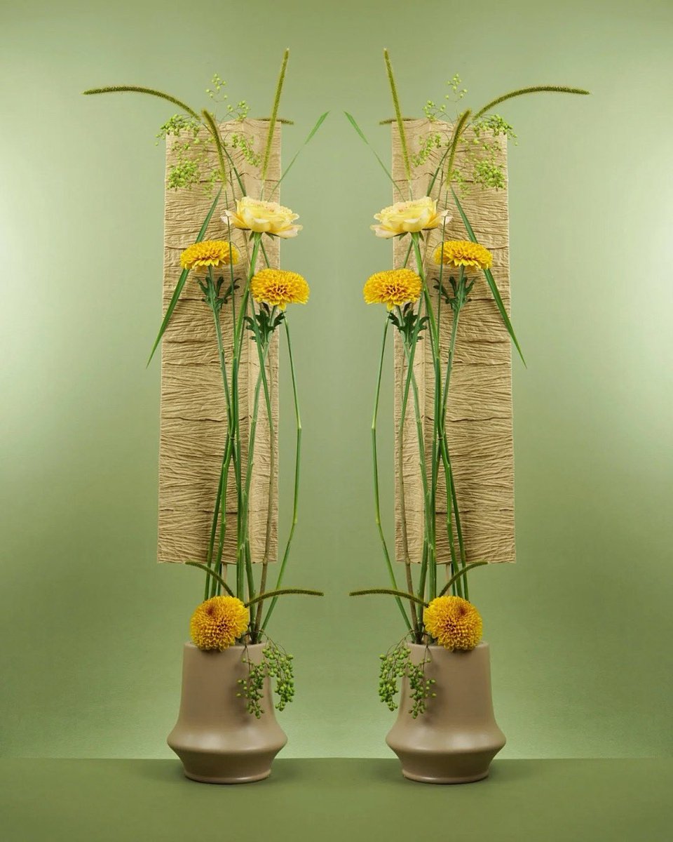 MarkPampling's tweet image. Responding to the form of the container by crafting a cardboard structure with a similar raised ridge (covered in natural paper raffia). Created as an example for Task 4 in One Container Five Elements with Flower Thinking.
.
#form
#elementsofdesign 
#onecontainerfiveelements