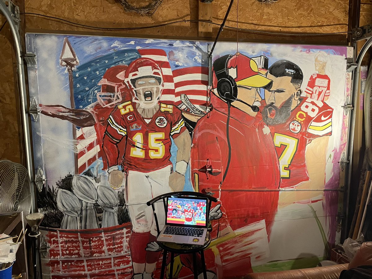 @PatrickMahomes dude….. I’m trying to figure out how I can get signatures on this garage door. It’s in Missouri on your way to training camp in St. Joe. 
If we could sell it I would love 💯 to go towards all charities of your alls choosing. 
#howboutthemchiefs #kansascitychiefs