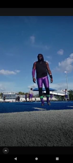 South Florida Ya Know The Vybe  📸 Quality was ass but I did put on a show on the blue turf #23Approved<a href="/tag/23approved"class="tags"><span>#23approved</span></a><a href="/tag/thaheadofthademon"class="tags"><span>#thaheadofthademon</span></a>