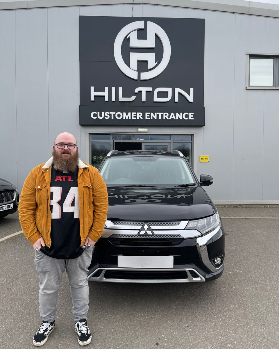 Another happy customer joins the family! 🎉 
We're thrilled to see you smiling with your new wheels!
📍 Location Milton Keynes, UK
💻To view more vehicles, visit our website -hiltoncarsupermarket.co.uk/hot-deals.php
#cars #usedcars #cardealership #carsforsale #hiltoncarsupermarket #HappyCustomers