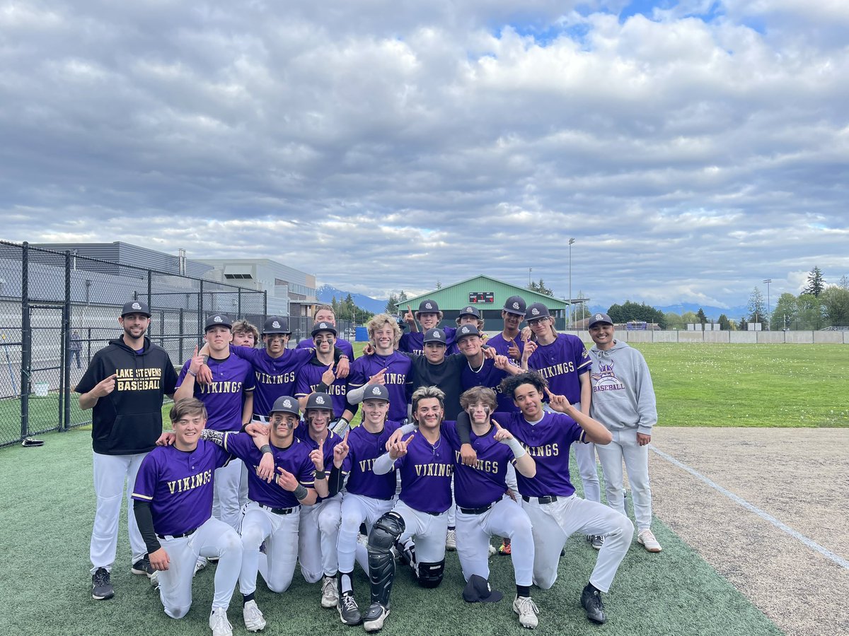 @LSHSVikingsBSB season came to a this afternoon in another 1 run loss.  With a young team they were WESCO Champs, but the senior leadership paved the way for another fun ride.  Thank you #classof2024 we love our seniors!  @lssd @LSHSConnect @LSHSVikingPrin #wervikings #govikings