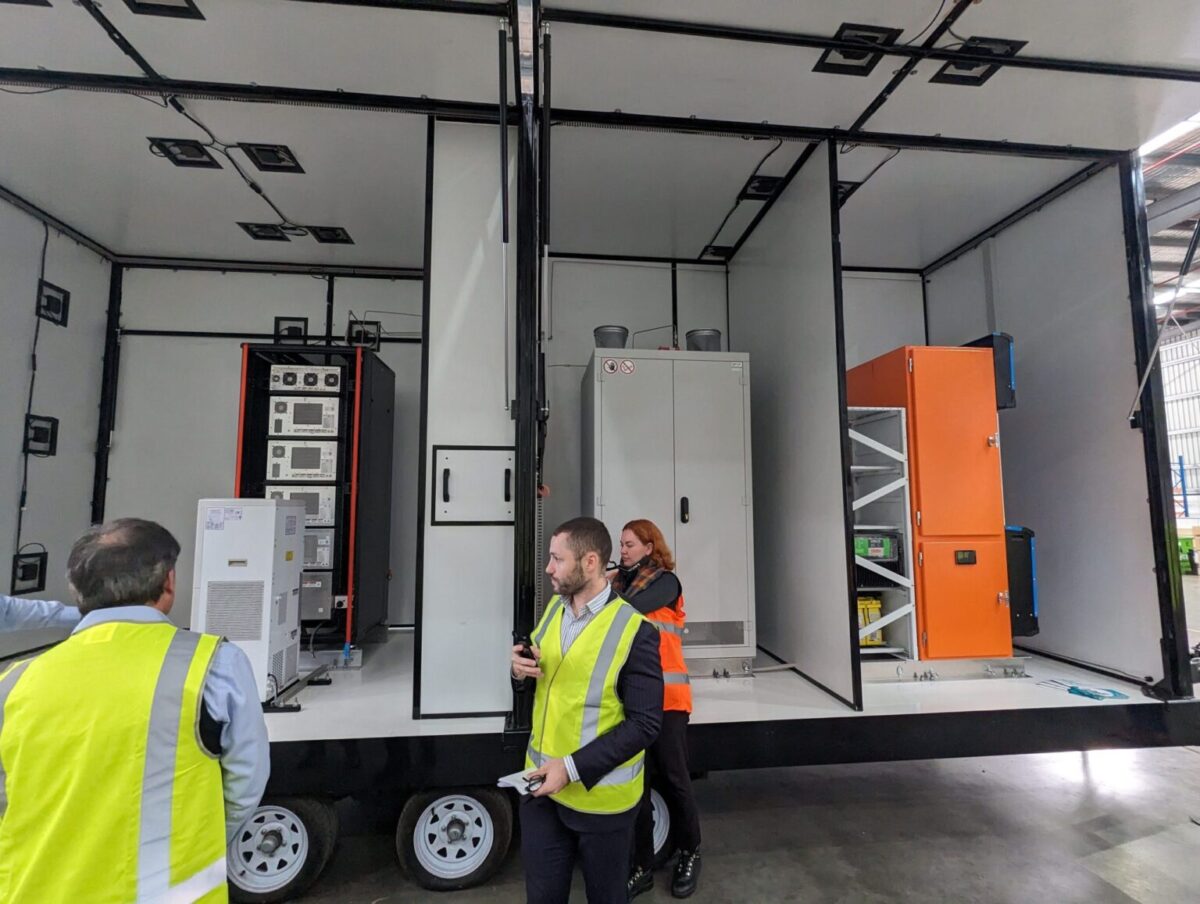 pvmagazine's tweet image. Solar-hydrogen solution rolled out for off-grid settings: A new mobile power generator that combines solar and renewable hydrogen to provide zero-emissions power for remote and off-grid applications has been… dlvr.it/T6ZNYV #DistributedStorage #EnergyStorage #Hydrogen