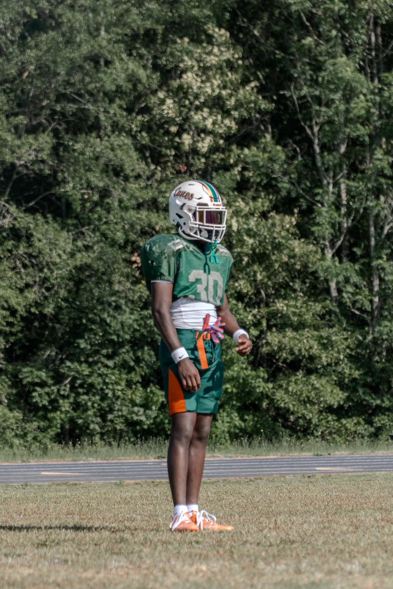 jarviswash23's tweet photo. Day 1 &amp; 2 of spring!!! lets work @CoachColson_2 @Tonio5x @Ga_Gridiron @RHScanes_Sports https://t.co/WnLEL52QXa