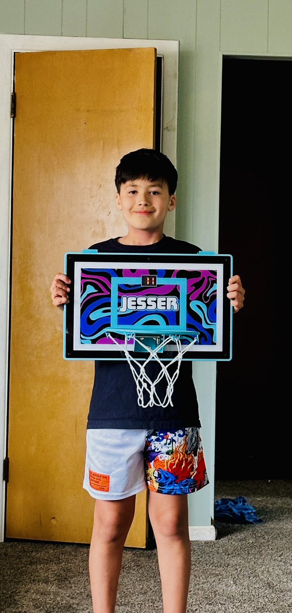 miho_aki1's tweet photo. Look what was waiting for me when I got home! The @Jesser mini hoop!!! Thanks Mom ( @CamAndMommaFox )!!!
#jesser #minihoop #Walmart https://t.co/5l1Pj3xY5V