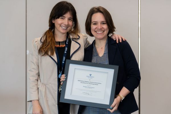 Jessica Dunleavey, senior lecturer in biomedical engineering, was awarded the Johns Hopkins Alumni Association Excellence in Teaching Award. Congratulations! Read more: bme.jhu.edu/news-events/ne…