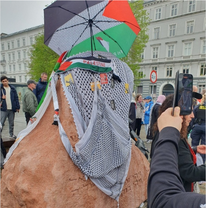 This is a Holocaust monument in Denmark. I will never visit Denmark! #Danes #Danmark #Denmark You people disgust me! Why do you put up with this? Shame on you all! 15 more years and you will become Danish Caliphate. And then you will see how wrong you were. Too late. Skam…