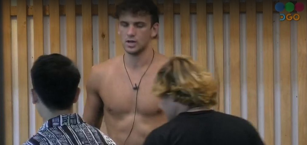 Cheeee, ¿#BAUTISTA ES CANTANTE? Le van a tirar ladrillos los vecinos!! Por Diossss 🙉🙉🙉🙉🙉🙉🙉#GranHermano #NuevoGranHermano