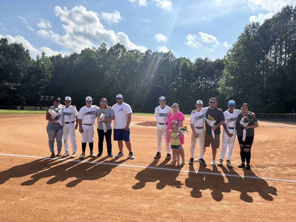 msvonb13's tweet photo. 8th grade night for our Baseball Team today 😊😊⚾️⚾️ @ALSAthletics @ALSBoosters @ALSBulldogs  @JCappsatALS @44RedHistory https://t.co/XjGrpuRUjR
