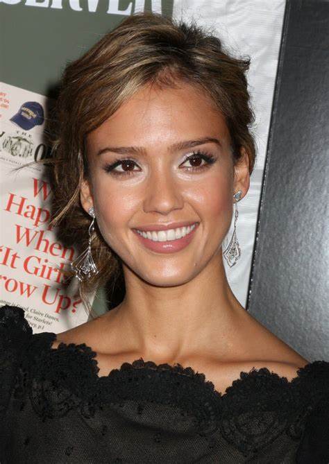 Hope you've all had a great start to your week. Midweek already tomorrow. I'll take it. Here's JESSICA ALBA