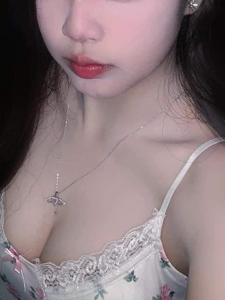 cave411608's tweet photo. anh thích liếm môi trên hay môi dưới https://t.co/ooa5sQjHEU