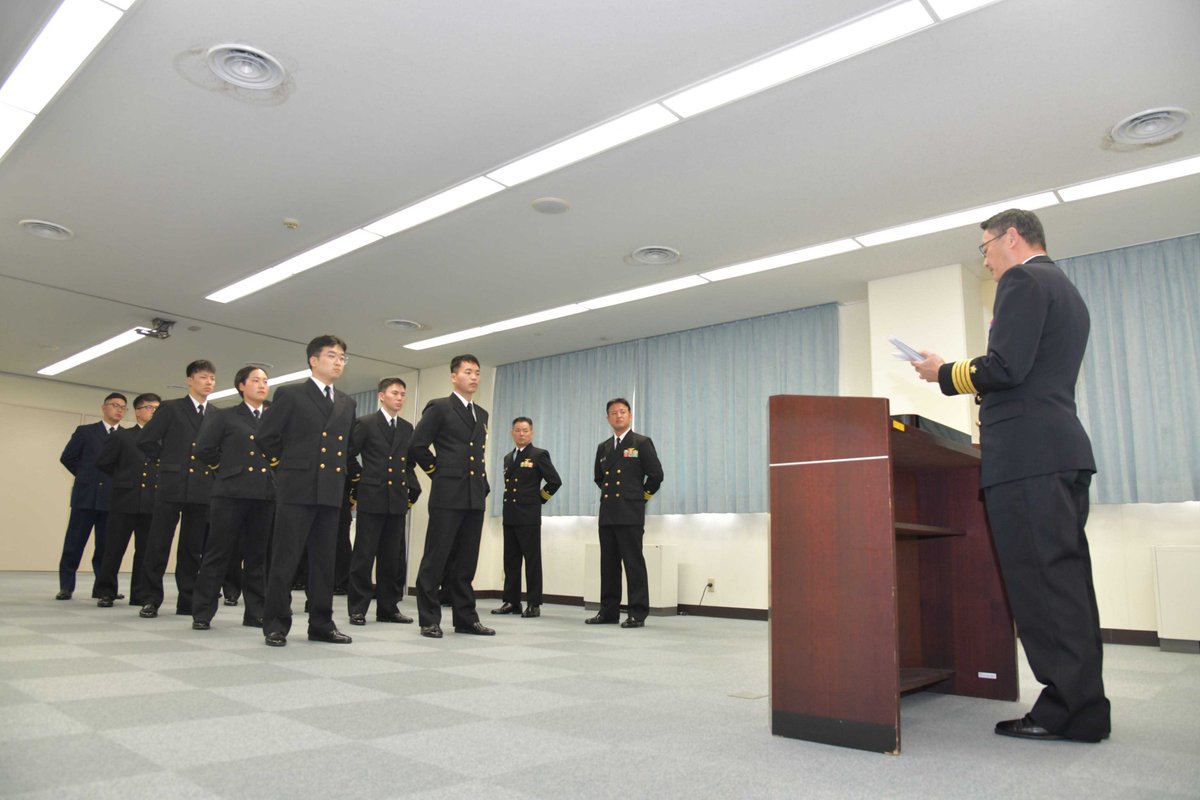 第201教育航空隊 での教育を終えた学生が #第202教育航空隊 に着任し