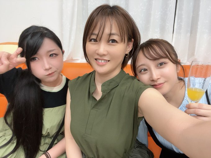 昨日は #セクステ ありがとうございました✨️  好き勝手しゃべらせていただいて しかも差し入れなどなど沢山✨️  いっぱいハッピーとエロをありがとう💕  師匠というあだ名がきまってしまいましたがこれからも出た時はよろしくね💕︎ @azu_mihina<a href="/tag/%E3%82%BB%E3%82%AF%E3%82%B9%E3%83%86"class="tags">#セクステ</a><a class="tags" target="_blank" title="On Twitter" href="/?out=eyJ0eXAiOiJKV1QiLCJhbGciOiJIUzUxMiJ9.eyJpYXQiOjE3MjY4OTEwNjUsImlzcyI6InR3cG9ybnN0YXJzLmNvbSIsIm5iZiI6MTcyNjg5MTA2NSwiZXhwIjoxNzU4NDI3MDY1LCJyZWRpcmVjdF91cmwiOiJodHRwczovL3R3aXR0ZXIuY29tL2F6dV9taWhpbmEifQ.oxOBvDNi3mJn9quuuRV1UyJkFvgkCSNatX5sOG6RjQCWfcItTIIvMh4-V4veyGV2k48ki5Hb2ZBRHfi1QT4hFQ">@azu_mihina</a>