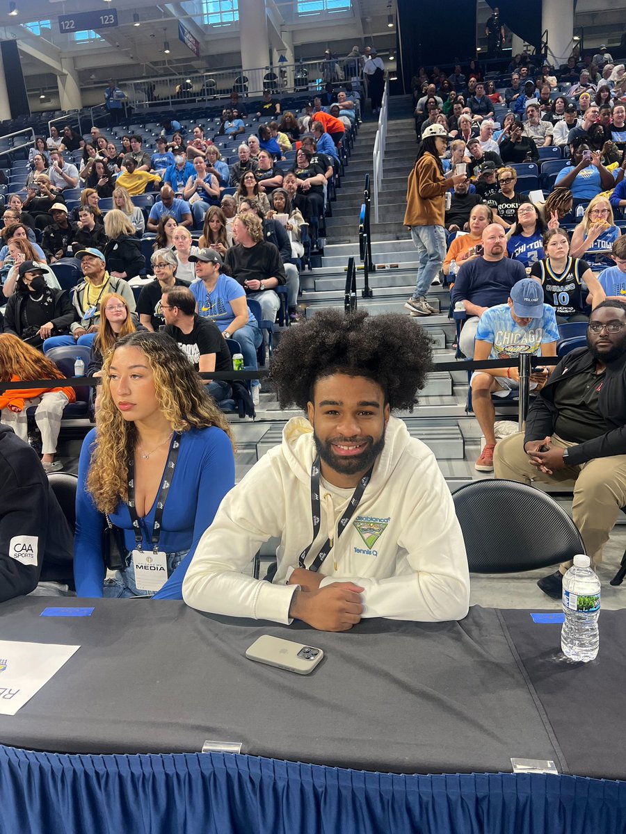 That Chi-Town love hits different 🤝 Keenan Allen, Caleb Williams, & Rome Odunze of the @chicagobears and Coby White of the @chicagobulls pulled up to support the Sky!