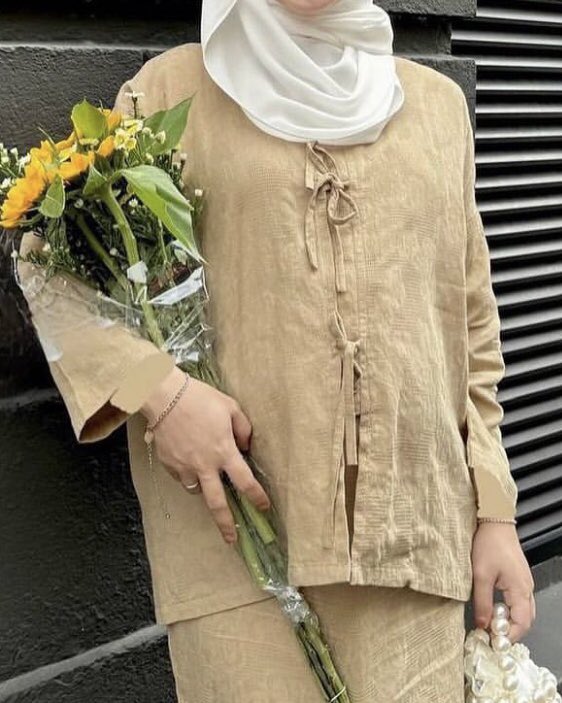 Nothing can beat this kurung/kebaya in soft earth tone colour. So cantikk 🥹🤎✨

A thread by #LilyShops ~