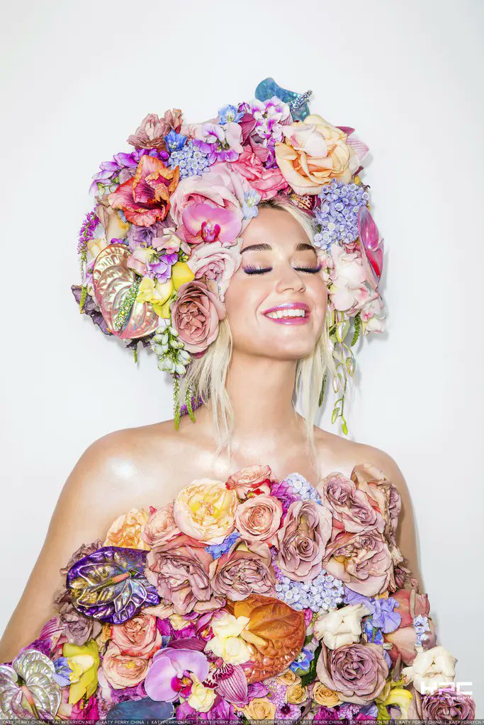 ilailaisgrowing's tweet photo. Katy at the met gala https://t.co/Va7rPWo0gd